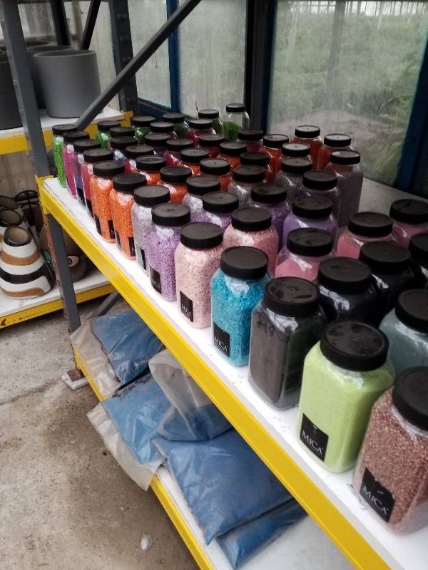 &Chi;&rho;&omega;&mu;&alpha;&tau;&iota;&sigma;&tau;έ&sigmaf; &pi;έ&tau;&rho;&epsilon;&sigmaf; &sigma;&epsilon; ό&lambda;&alpha; &tau;&alpha; &chi;&rho;ώ&mu;&alpha;&tau;&alpha; &sigma;&tau;&eta;&nu; &Kappa;έ&nu;&tau;&iota;&alpha;